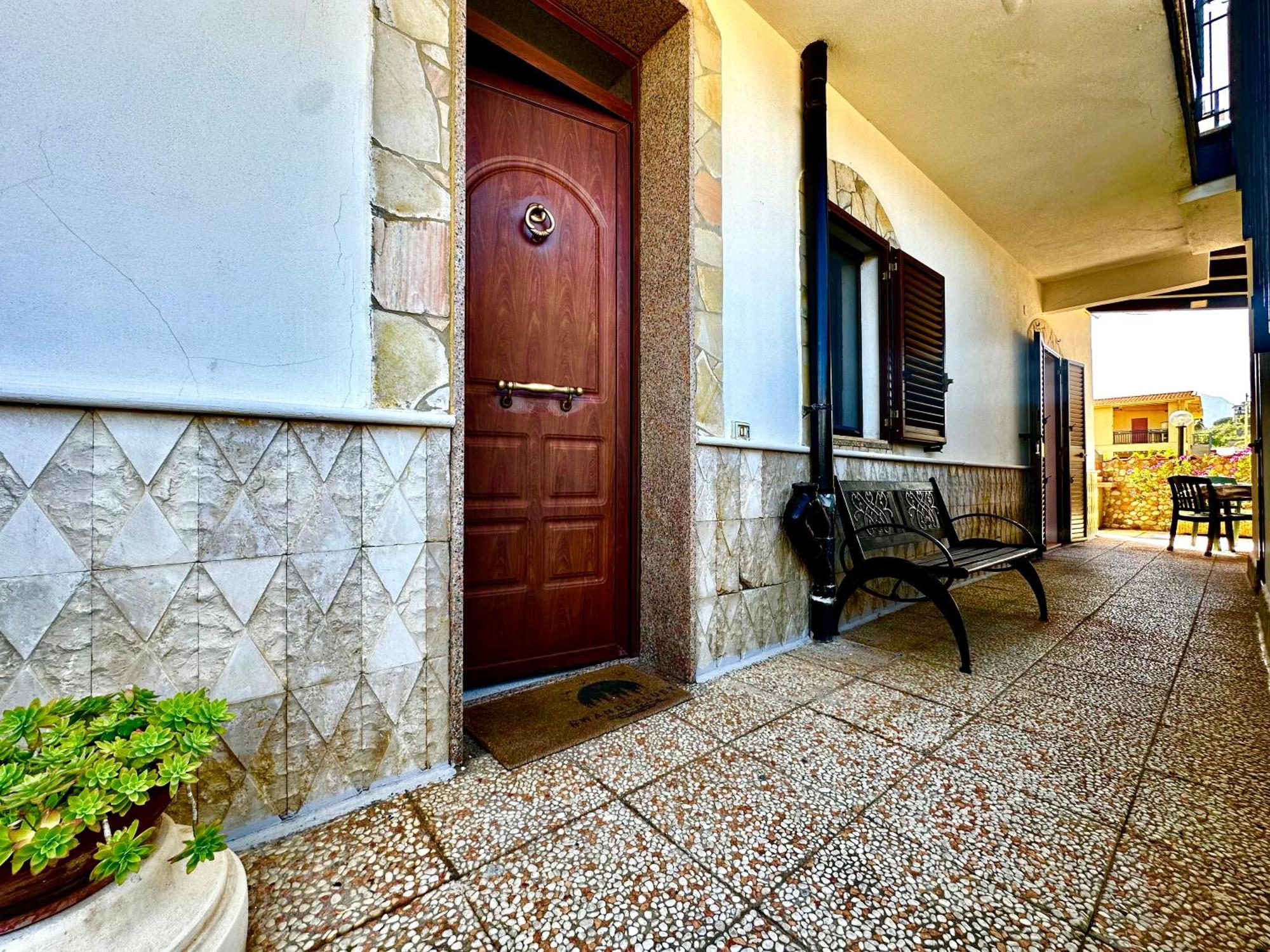Casa Del Sole Apartamento Campofelice Di Roccella Exterior foto